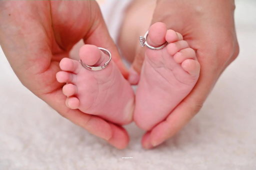 供卵试管代怀生子费用宝宝大便里有血